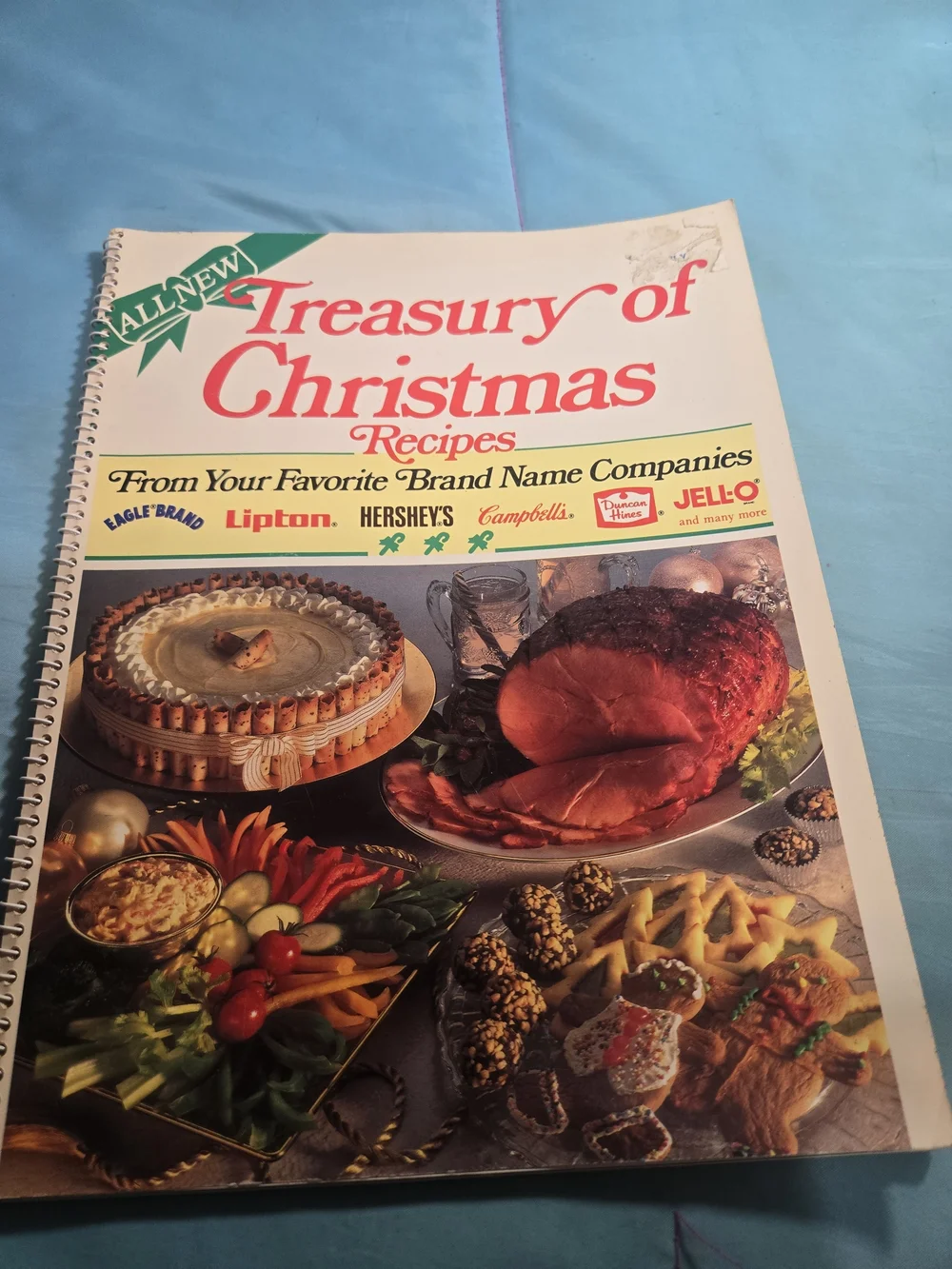 Treasury of Christmas Recipes Cookbook - White/Cream Cover
